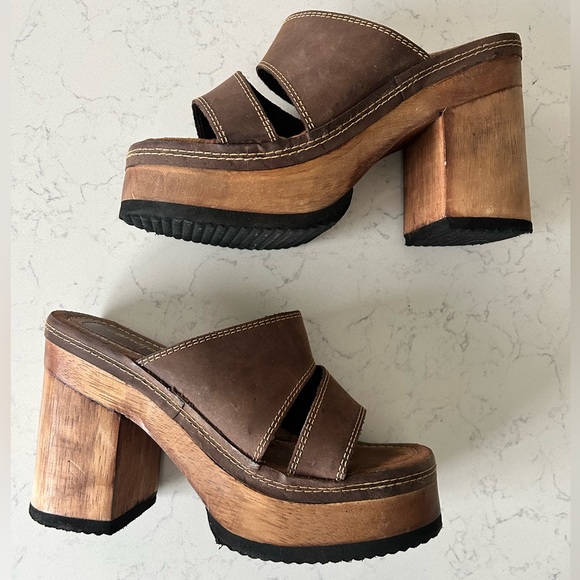 Candie's Shoes - Vintage Y2K Candie’s Leather Platform Chunky Wooden Heel Sandals